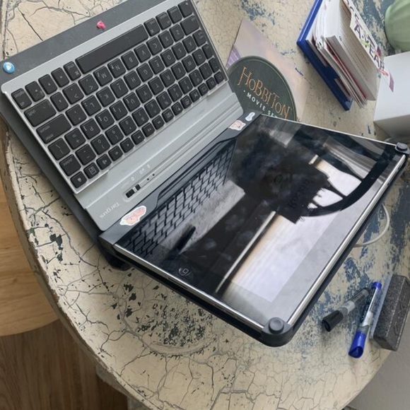 Original iPad with Targus keyboard - Picture 3 of 8